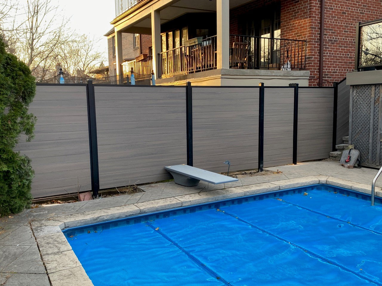 How much would a 200 ft privacy fence cost?