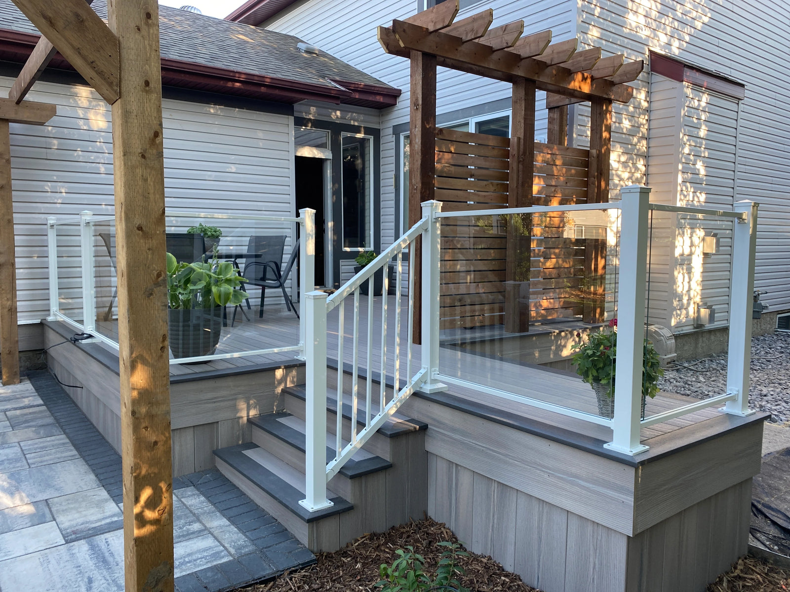 composite decking and aluminum railings